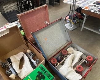 ROLLER SKATES WITH CASES