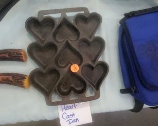 CAST IRON HEART SHAPE MUFFIN PAN
