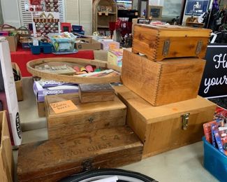 LOT OF WOOD BOXES
