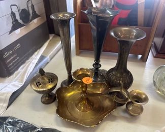 LOT OF BRASS CANDLESTICKS