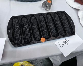 LODGE CAST IRON CORNBREAD PAN