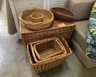 LOT OF BASKETS
