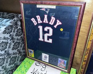 FRAMED TOM BRADY NFL JERSEY