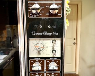 Mid-1960s Tappan double oven/range combination (works)