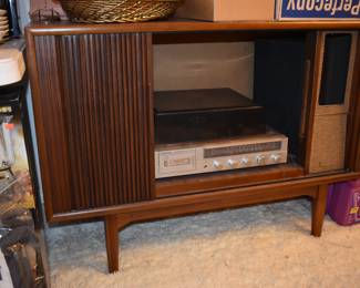 MCM Drexel Console with Linin Fold Sliding Doors and Speakers.