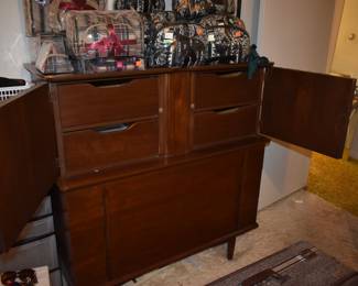 Mid Century Modern Walnut Bedroom Suite featuring Queen Bed with "brutalist" style Head Board, Large Mirrored Dresser with Linen Fold Side Doors with with 3 Pull Out Drawers on each side,  and 4 large Center Drawers, plus Fabulous Linen Fold Chest featuring Linen Fold top drawers opening  up to 4 Pull Out Drawers ( 2 to each side) with 3 large Dresser Drawers on the bottom, plus 2 Matching Beautiful Night Stands.