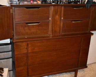 Mid Century Modern Walnut Bedroom Suite featuring Queen Bed with "brutalist" style Head Board, Large Mirrored Dresser with Linen Fold Side Doors with with 3 Pull Out Drawers on each side,  and 4 large Center Drawers, plus Fabulous Linen Fold Chest featuring Linen Fold top drawers opening  up to 4 Pull Out Drawers ( 2 to each side) with 3 large Dresser Drawers on the bottom, plus 2 Matching Beautiful Night Stands.