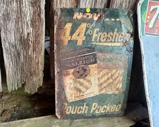 VINTAGE METAL SIGN