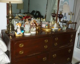 Vintage Mahogany Dresser w/mirror