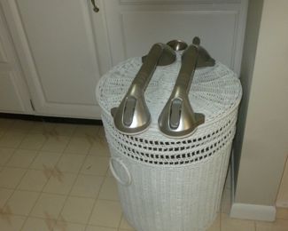 Wicker hamper