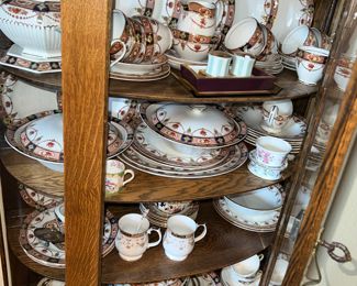 oooh. ahhhhh... pretty.. Imari-ish but not.. Irish + English a few different patterns