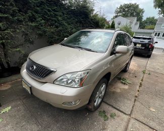 2007 Lexus RX-350 with about 72K miles,  used the jumper box started right up.. last inspected 2021, Gorgeous, no issues that I can see, just bring your mechanic if you have questions.  Little old lady drove it to church and back... you know the drill.  Unfortunately the family hasn't found the title yet, and we looked but didn't find it either.. client is applying for duplicate, "should be quick", so we're taking offers and fingers crossed!