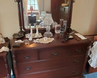 Lovely vanity / bureau