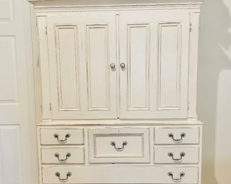 Lexington Furniture Weekend Retreat Collection whitewashed farmhouse entertainment cabinet