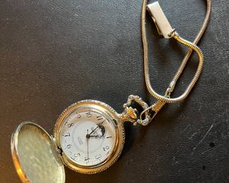 14K White Gold, works perfectly 