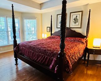 Ethan Allen King Poster Bed
Mattress not included 