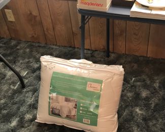 Queen comforter new in pkg/never used $25