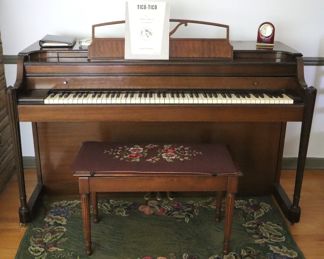 Console piano & needlepoint stool
