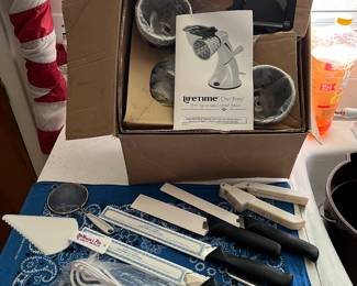 Lifetime chef prep and assorted knives.