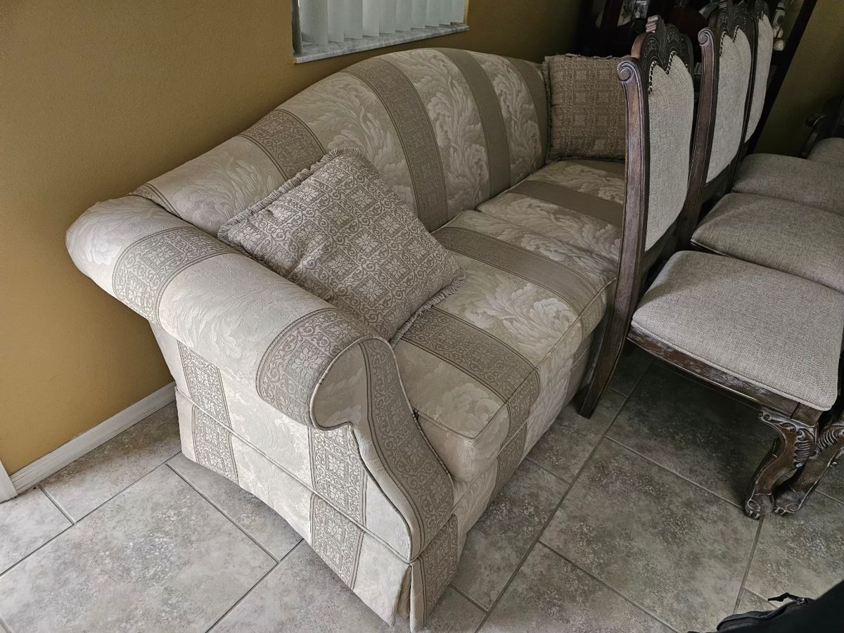 The Villages Furniture Estate Sale in Summerfield, FL starts on 8/29/2023