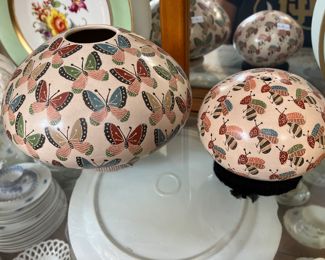 Mata Ortiz hand painted pottery - Celia Lopez "the butterfly lady" and cone bee pottery