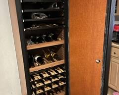 EuroCave Compact Vieillitheque wine refrigerator - fully functioning with key - wine not for sale