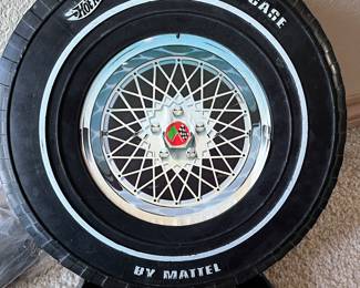 vintage Hot Wheels car case and cars