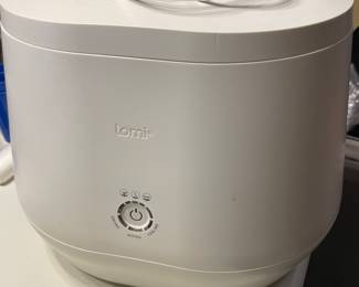 Lomi kitchen composting machine.