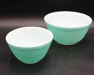 Pyrex Robin Egg Blue Nesting Mixing Bowls (Set of 2)