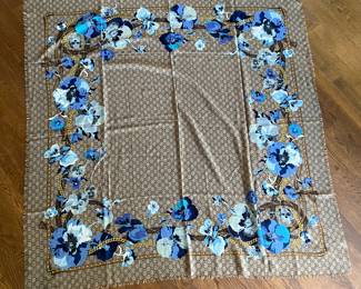 Large Gucci Floral Pattern Wool Scarf (55"L x 55"W)