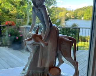 Lladro Porcelain Figurine Girl Milking Cow