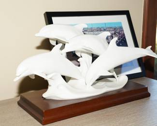 Kaiser porpoise sculpture