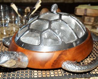 Frontgate Ocean Lux Sea Turtle chip & dip  