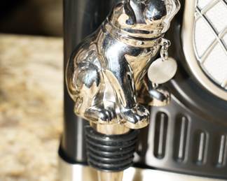 Silver bulldog wine bottle stopper