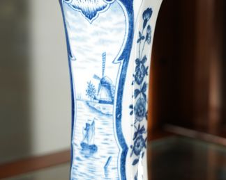 Delft vase