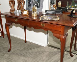 Broyhill writing desk
