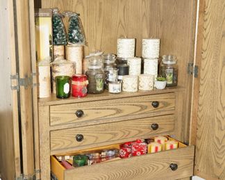 There are many many candles available too.