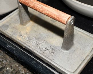 Sur la Table panini press-cast iron