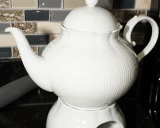 Kaiser porcelain teapot