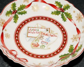 There are several pieces of Holiday Villeroy & Boch available for sale