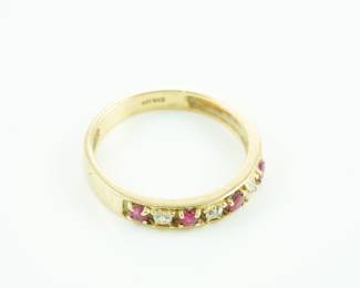Garnets & diamonds in 14k gold ring