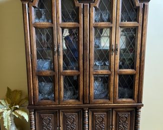 Breakfront/dining room cabinet