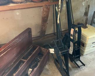 Horse shoe box filled, jacks