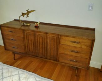 Mid-century modern Broyhill sculptra bedroom suite