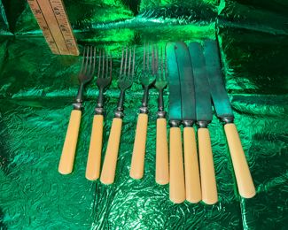 9 Piece Flatware Set $10.00