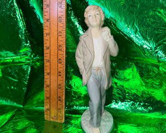 Nao by Lladro Traveler $26.00