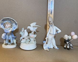 4 Figurines $16.00