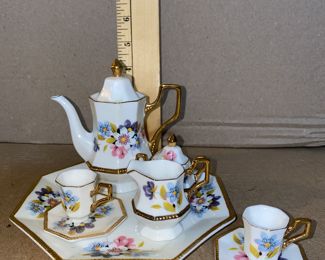 Kids Unmarked Tea Set $10.00
