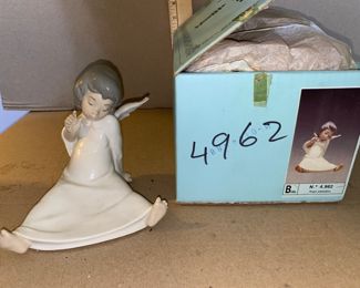 Lladro Sitting Angel $22.00