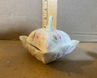 Elizabethan Staffordshire Trinket Box $5.00